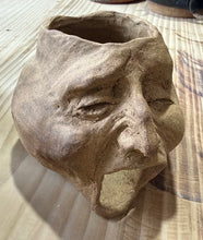 (Pré-venda) Escultura Exclusiva  –– Homem Vazio Nas Ideias De Si Mesmo