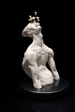 Escultura #12 — homem sufocado com sua própria delicadeza